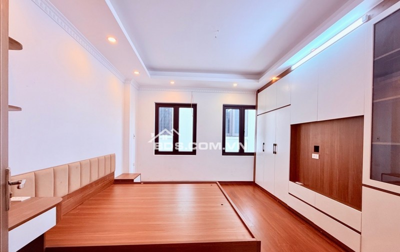 Bán nhà 3 tầng trung tâm huyện Mê Linh, xây mới 2023. Chủ ở có lộc chuyển căn liền kề trên phố